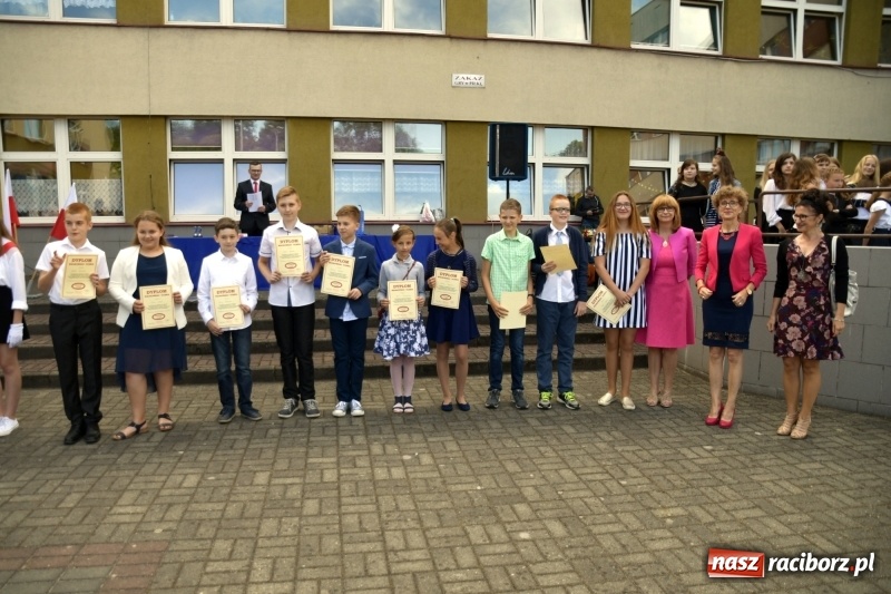 Zdjęcie w galerii na portalu naszraciborz.pl: Uczniowie SP18 pożegnali rok szkolny i… panią dyrektor wiadomości z regionu