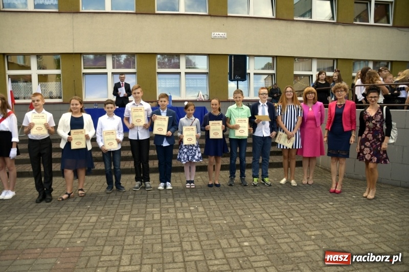 Zdjęcie w galerii na portalu naszraciborz.pl: Uczniowie SP18 pożegnali rok szkolny i… panią dyrektor wiadomości z regionu