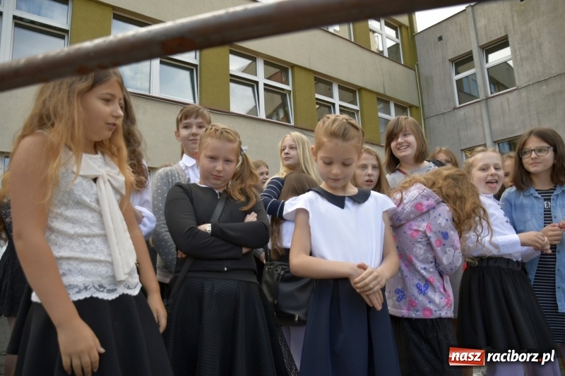 Zdjęcie w galerii na portalu naszraciborz.pl: Uczniowie SP18 pożegnali rok szkolny i… panią dyrektor wiadomości z regionu