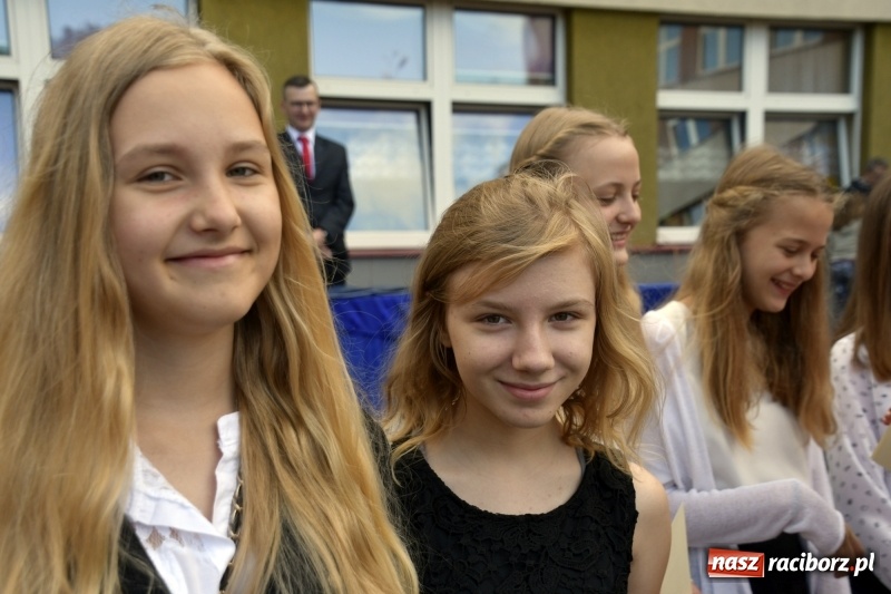 Zdjęcie w galerii na portalu naszraciborz.pl: Uczniowie SP18 pożegnali rok szkolny i… panią dyrektor wiadomości z regionu