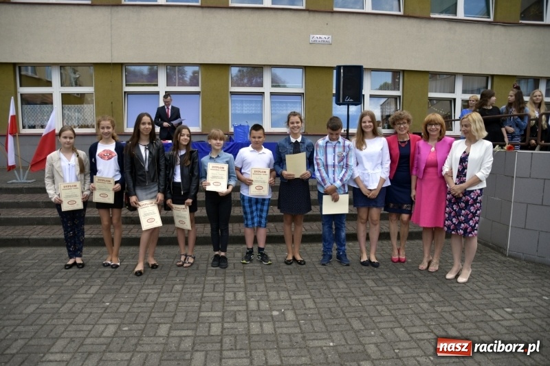 Zdjęcie w galerii na portalu naszraciborz.pl: Uczniowie SP18 pożegnali rok szkolny i… panią dyrektor wiadomości z regionu