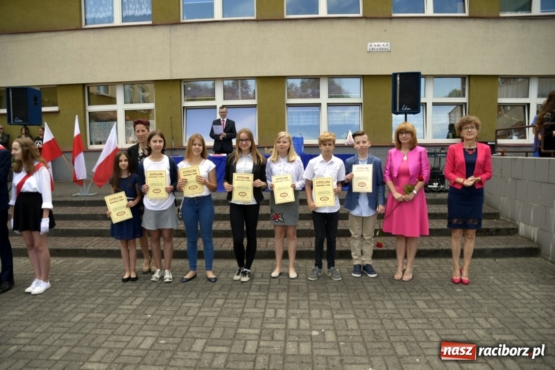 Zdjęcie w galerii na portalu naszraciborz.pl: Uczniowie SP18 pożegnali rok szkolny i… panią dyrektor wiadomości z regionu