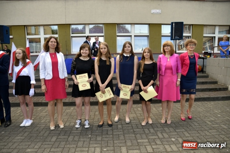 Zdjęcie w galerii na portalu naszraciborz.pl: Uczniowie SP18 pożegnali rok szkolny i… panią dyrektor wiadomości z regionu