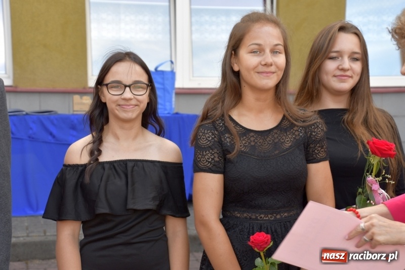 Zdjęcie w galerii na portalu naszraciborz.pl: Uczniowie SP18 pożegnali rok szkolny i… panią dyrektor wiadomości z regionu