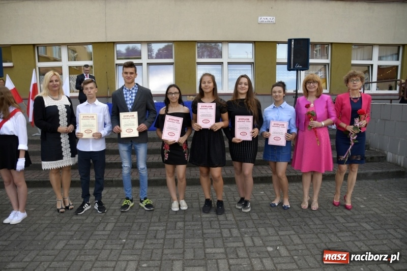 Zdjęcie w galerii na portalu naszraciborz.pl: Uczniowie SP18 pożegnali rok szkolny i… panią dyrektor wiadomości z regionu