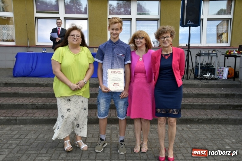 Zdjęcie w galerii na portalu naszraciborz.pl: Uczniowie SP18 pożegnali rok szkolny i… panią dyrektor wiadomości z regionu