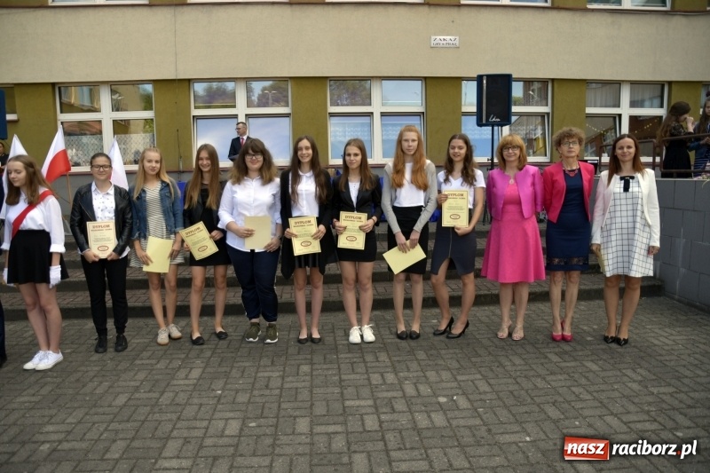 Zdjęcie w galerii na portalu naszraciborz.pl: Uczniowie SP18 pożegnali rok szkolny i… panią dyrektor wiadomości z regionu