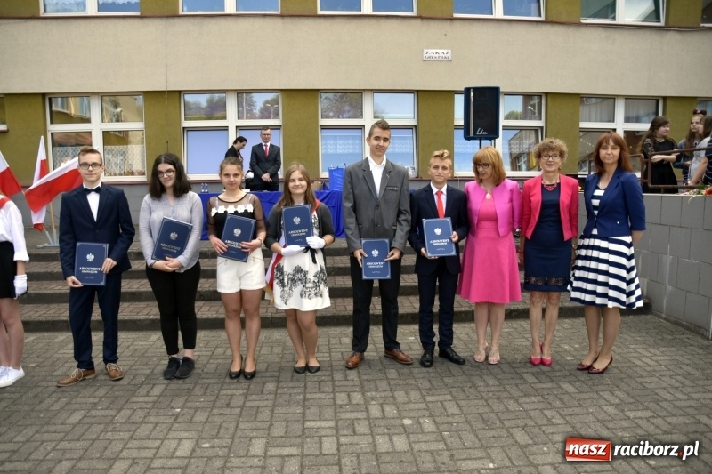 Zdjęcie w galerii na portalu naszraciborz.pl: Uczniowie SP18 pożegnali rok szkolny i… panią dyrektor wiadomości z regionu