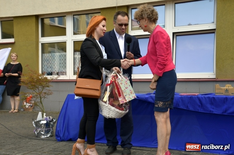 Zdjęcie w galerii na portalu naszraciborz.pl: Uczniowie SP18 pożegnali rok szkolny i… panią dyrektor wiadomości z regionu