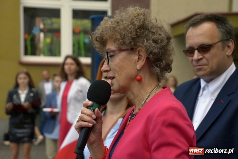 Zdjęcie w galerii na portalu naszraciborz.pl: Uczniowie SP18 pożegnali rok szkolny i… panią dyrektor wiadomości z regionu
