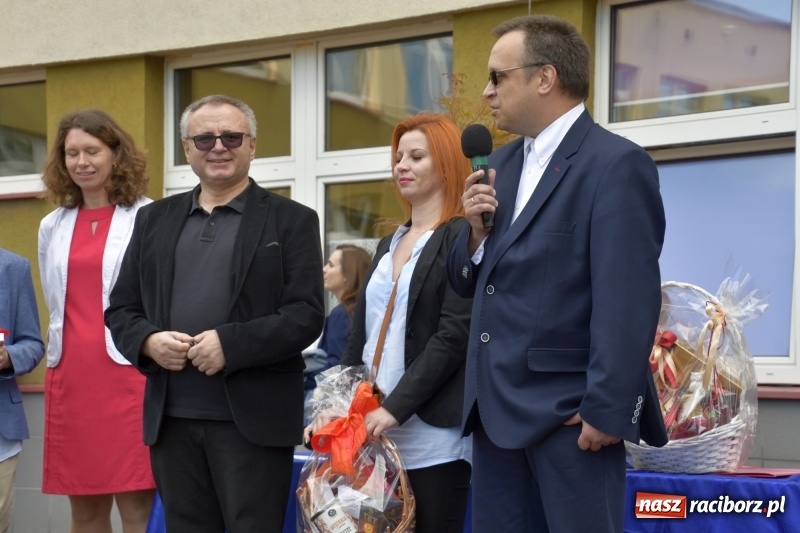 Zdjęcie w galerii na portalu naszraciborz.pl: Uczniowie SP18 pożegnali rok szkolny i… panią dyrektor wiadomości z regionu