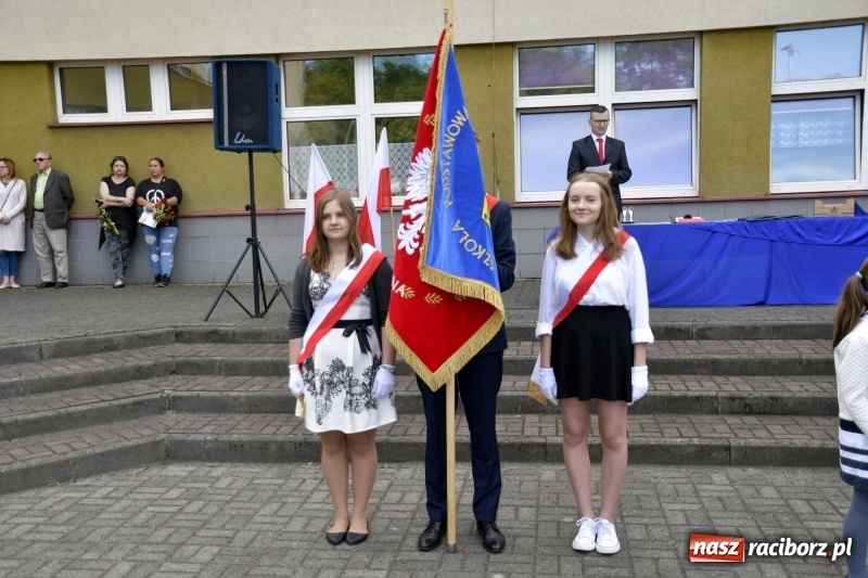 Zdjęcie w galerii na portalu naszraciborz.pl: Uczniowie SP18 pożegnali rok szkolny i… panią dyrektor wiadomości z regionu