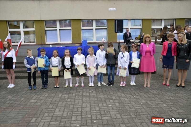 Zdjęcie w galerii na portalu naszraciborz.pl: Uczniowie SP18 pożegnali rok szkolny i… panią dyrektor wiadomości z regionu