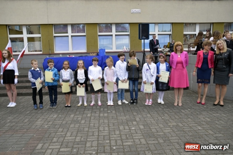 Zdjęcie w galerii na portalu naszraciborz.pl: Uczniowie SP18 pożegnali rok szkolny i… panią dyrektor wiadomości z regionu
