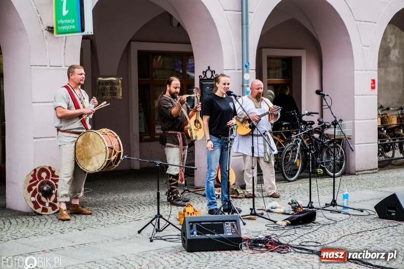 Zdjęcie w galerii na portalu naszraciborz.pl: Koncert zespołu JAR i walki wojów  wiadomości z regionu
