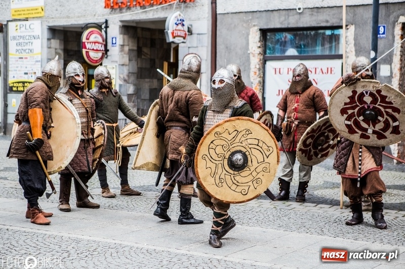 Zdjęcie w galerii na portalu naszraciborz.pl: Koncert zespołu JAR i walki wojów  wiadomości z regionu
