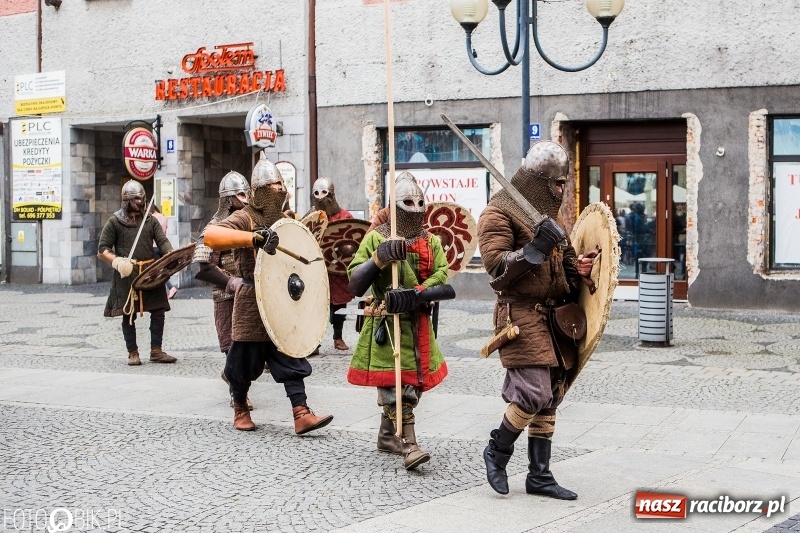 Zdjęcie w galerii na portalu naszraciborz.pl: Koncert zespołu JAR i walki wojów  wiadomości z regionu