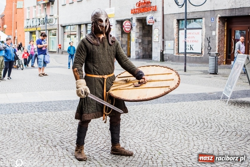 Zdjęcie w galerii na portalu naszraciborz.pl: Koncert zespołu JAR i walki wojów  wiadomości z regionu