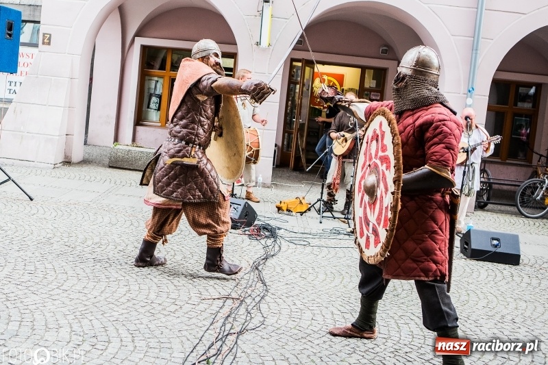 Zdjęcie w galerii na portalu naszraciborz.pl: Koncert zespołu JAR i walki wojów  wiadomości z regionu