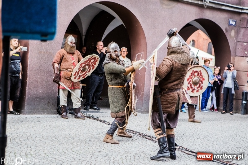Zdjęcie w galerii na portalu naszraciborz.pl: Koncert zespołu JAR i walki wojów  wiadomości z regionu