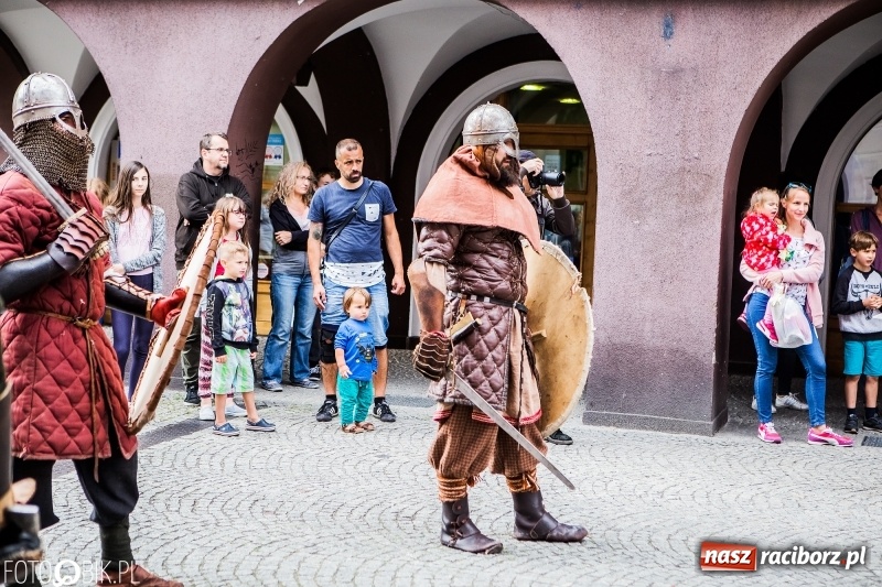 Zdjęcie w galerii na portalu naszraciborz.pl: Koncert zespołu JAR i walki wojów  wiadomości z regionu