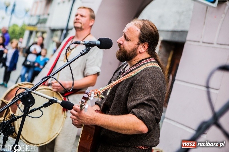 Zdjęcie w galerii na portalu naszraciborz.pl: Koncert zespołu JAR i walki wojów  wiadomości z regionu