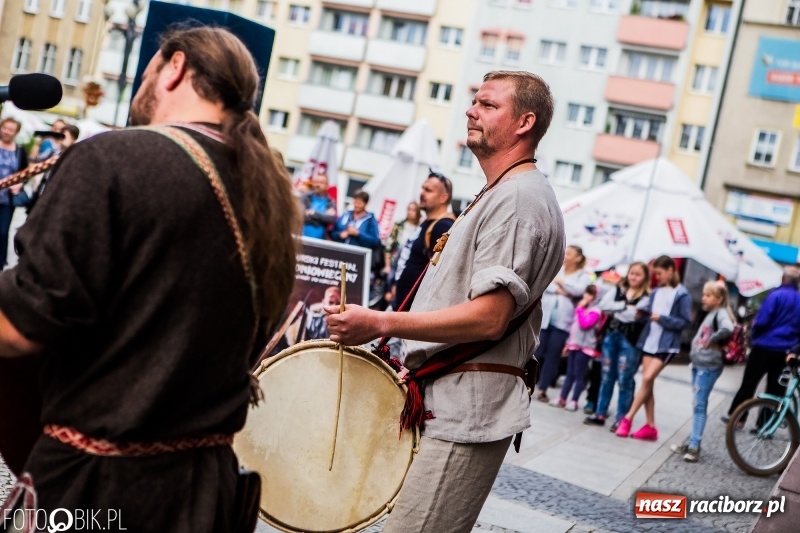 Zdjęcie w galerii na portalu naszraciborz.pl: Koncert zespołu JAR i walki wojów  wiadomości z regionu