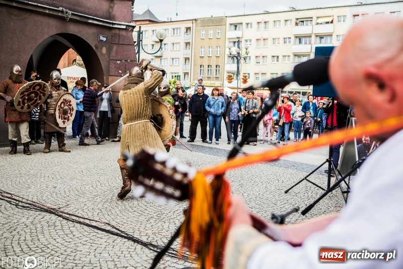 Zdjęcie w galerii na portalu naszraciborz.pl: Koncert zespołu JAR i walki wojów  wiadomości z regionu