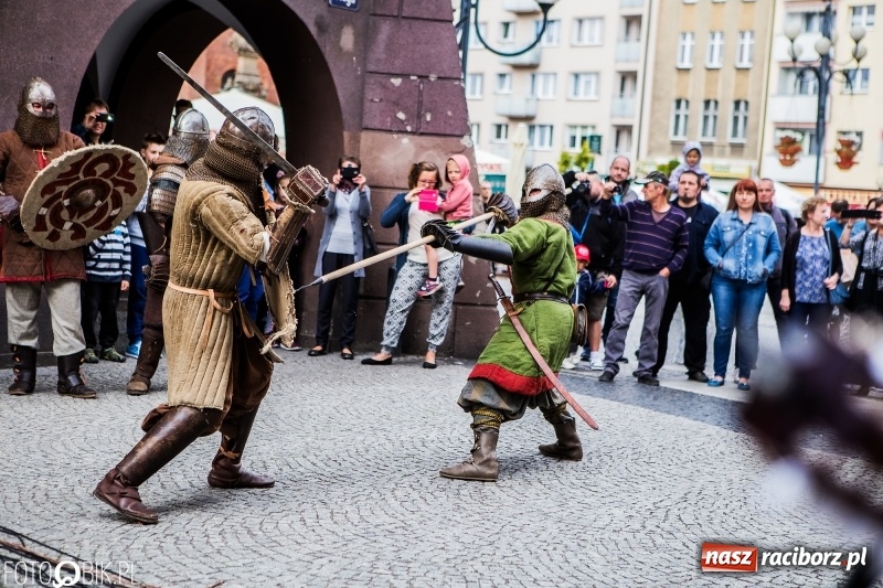 Zdjęcie w galerii na portalu naszraciborz.pl: Koncert zespołu JAR i walki wojów  wiadomości z regionu