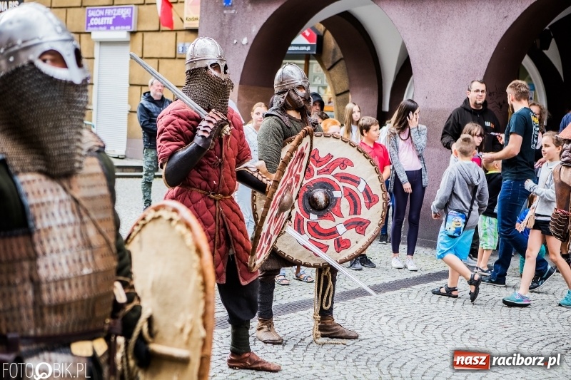 Zdjęcie w galerii na portalu naszraciborz.pl: Koncert zespołu JAR i walki wojów  wiadomości z regionu