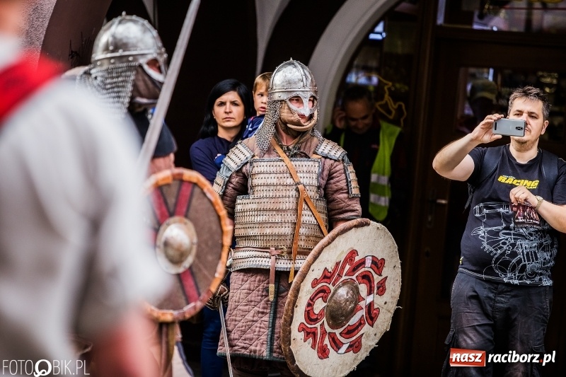 Zdjęcie w galerii na portalu naszraciborz.pl: Koncert zespołu JAR i walki wojów  wiadomości z regionu