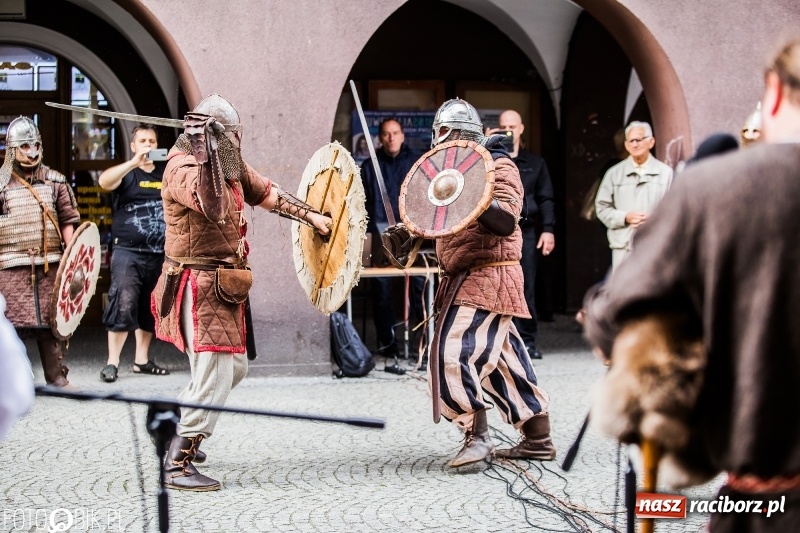 Zdjęcie w galerii na portalu naszraciborz.pl: Koncert zespołu JAR i walki wojów  wiadomości z regionu