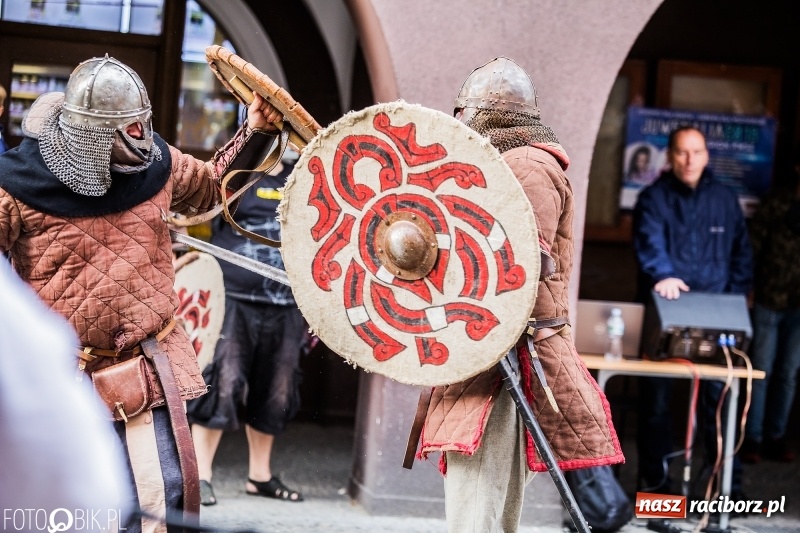 Zdjęcie w galerii na portalu naszraciborz.pl: Koncert zespołu JAR i walki wojów  wiadomości z regionu