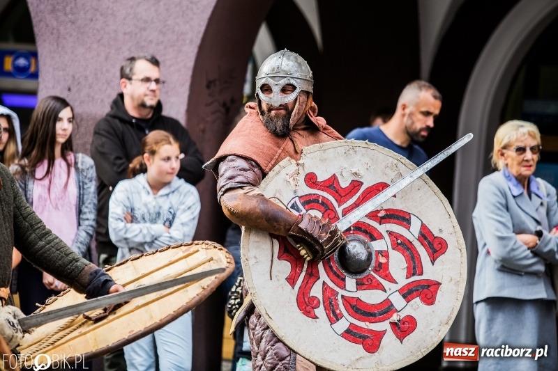 Zdjęcie w galerii na portalu naszraciborz.pl: Koncert zespołu JAR i walki wojów  wiadomości z regionu