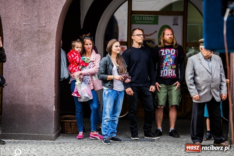 Zdjęcie w galerii na portalu naszraciborz.pl: Koncert zespołu JAR i walki wojów  wiadomości z regionu