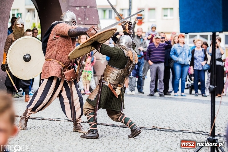 Zdjęcie w galerii na portalu naszraciborz.pl: Koncert zespołu JAR i walki wojów  wiadomości z regionu