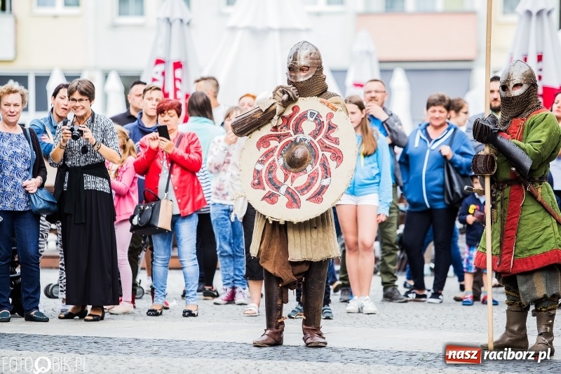 Zdjęcie w galerii na portalu naszraciborz.pl: Koncert zespołu JAR i walki wojów  wiadomości z regionu