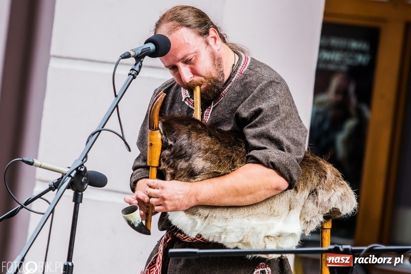 Zdjęcie w galerii na portalu naszraciborz.pl: Koncert zespołu JAR i walki wojów  wiadomości z regionu