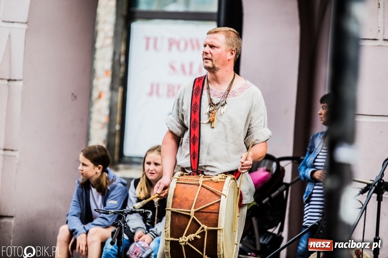 Zdjęcie w galerii na portalu naszraciborz.pl: Koncert zespołu JAR i walki wojów  wiadomości z regionu