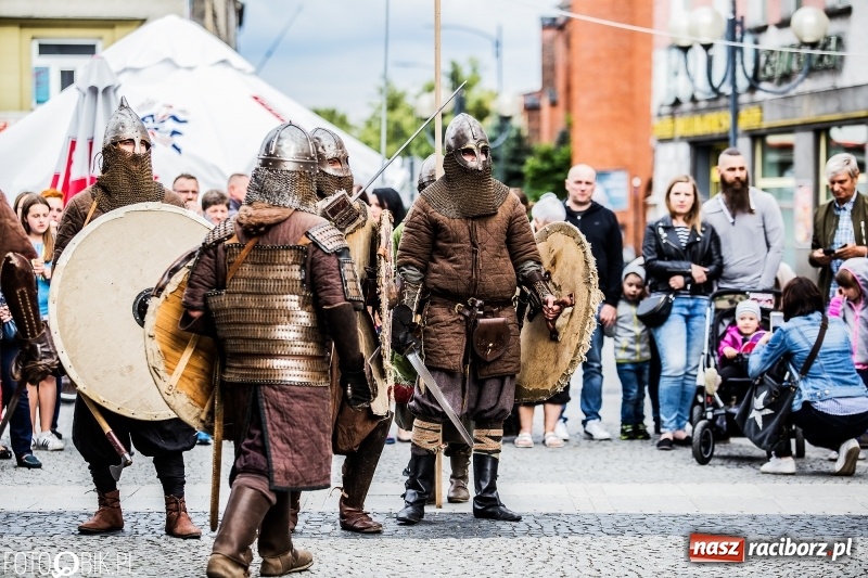Zdjęcie w galerii na portalu naszraciborz.pl: Koncert zespołu JAR i walki wojów  wiadomości z regionu