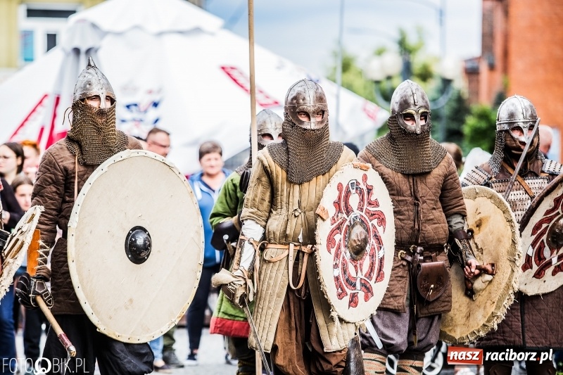 Zdjęcie w galerii na portalu naszraciborz.pl: Koncert zespołu JAR i walki wojów  wiadomości z regionu
