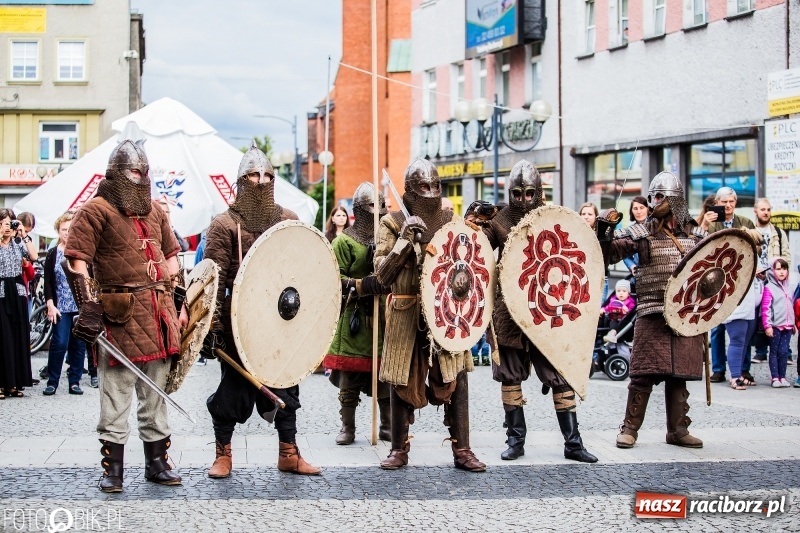 Zdjęcie w galerii na portalu naszraciborz.pl: Koncert zespołu JAR i walki wojów  wiadomości z regionu