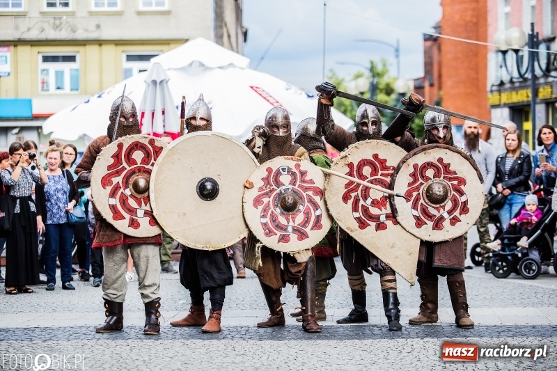 Zdjęcie w galerii na portalu naszraciborz.pl: Koncert zespołu JAR i walki wojów  wiadomości z regionu