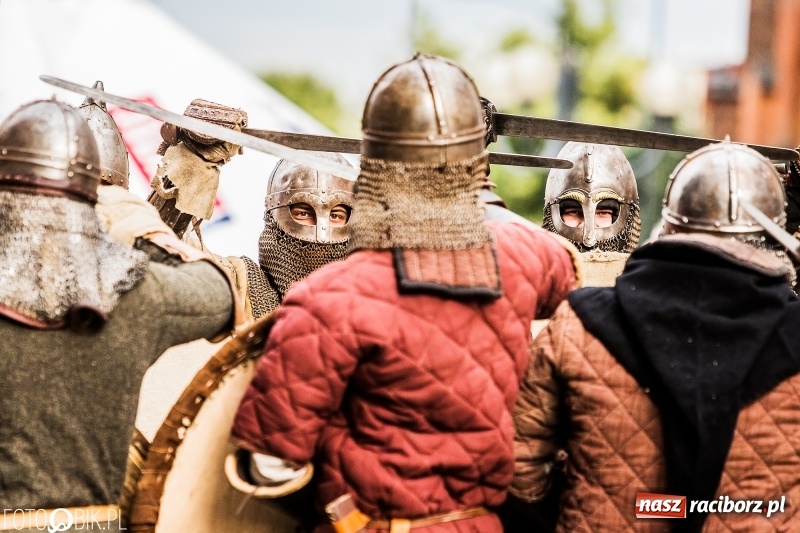 Zdjęcie w galerii na portalu naszraciborz.pl: Koncert zespołu JAR i walki wojów  wiadomości z regionu