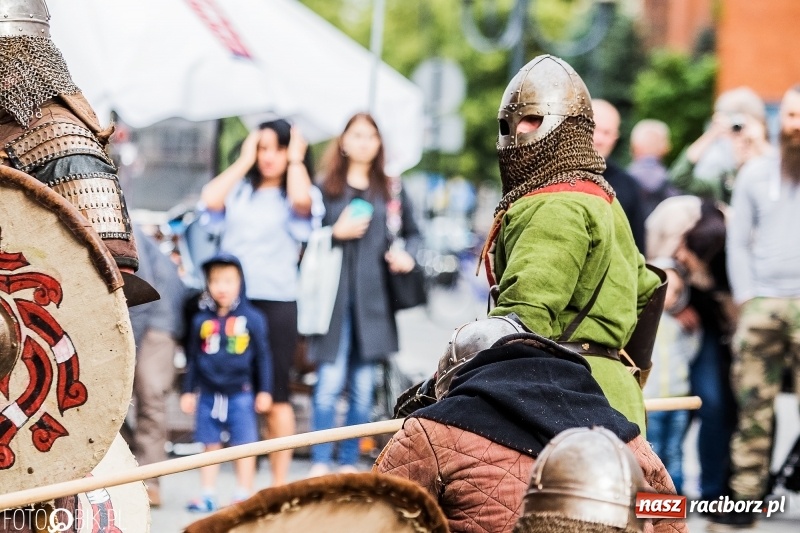Zdjęcie w galerii na portalu naszraciborz.pl: Koncert zespołu JAR i walki wojów  wiadomości z regionu
