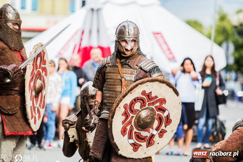 Zdjęcie w galerii na portalu naszraciborz.pl: Koncert zespołu JAR i walki wojów  wiadomości z regionu