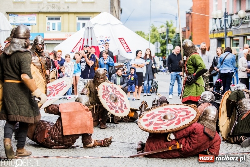Zdjęcie w galerii na portalu naszraciborz.pl: Koncert zespołu JAR i walki wojów  wiadomości z regionu