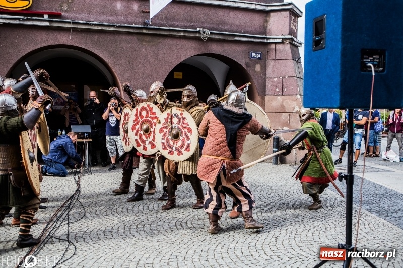 Zdjęcie w galerii na portalu naszraciborz.pl: Koncert zespołu JAR i walki wojów  wiadomości z regionu