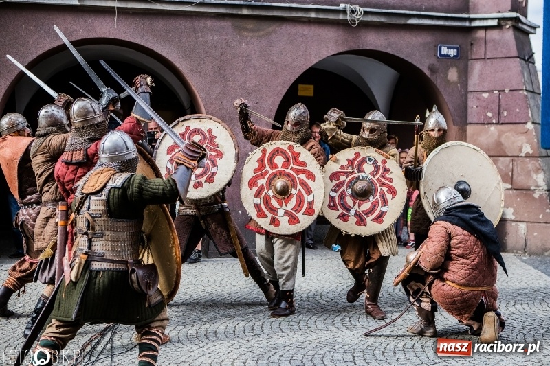 Zdjęcie w galerii na portalu naszraciborz.pl: Koncert zespołu JAR i walki wojów  wiadomości z regionu