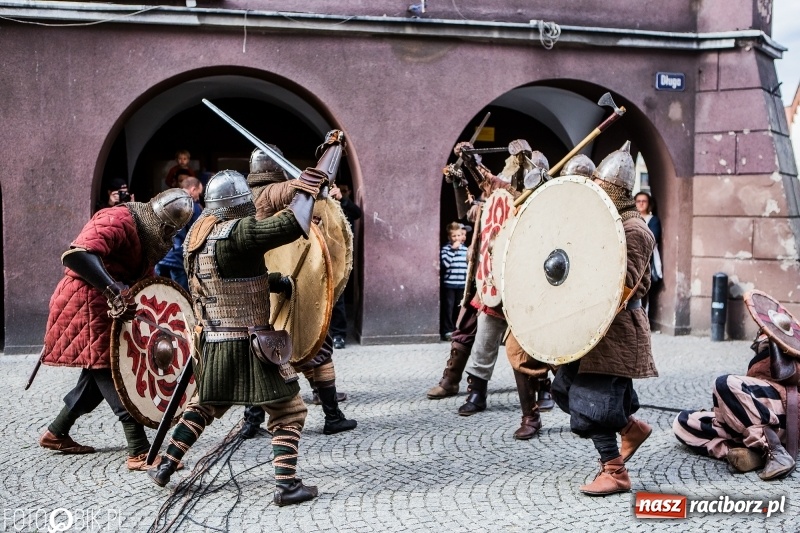 Zdjęcie w galerii na portalu naszraciborz.pl: Koncert zespołu JAR i walki wojów  wiadomości z regionu